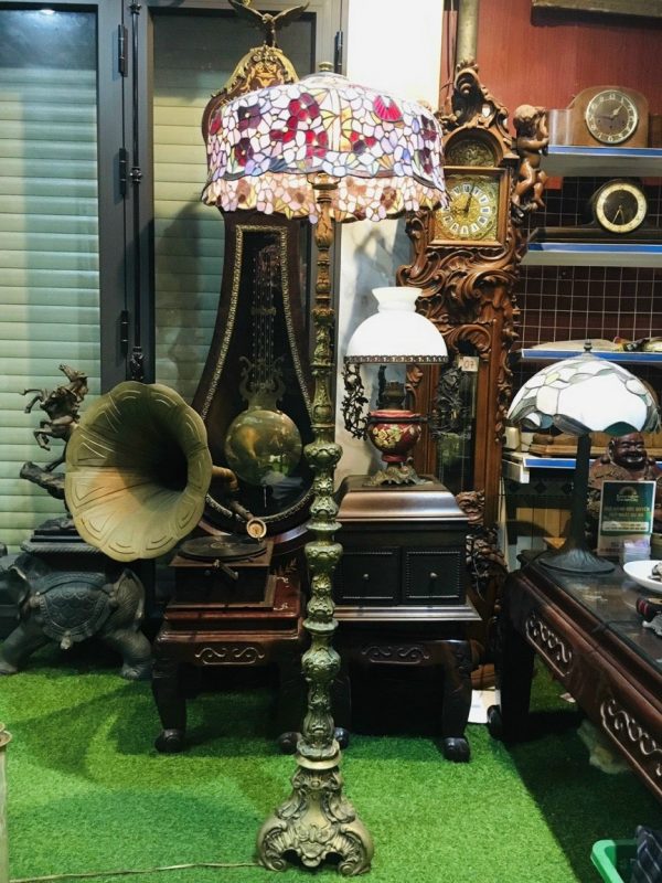 Đèn cổ Châu Âu