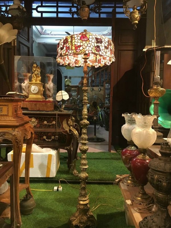 Đèn cổ Châu Âu